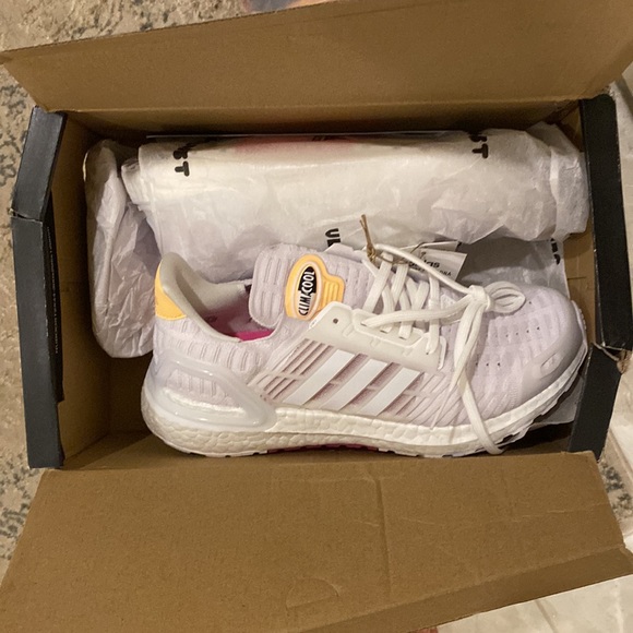 BRAND NEW ULTRA BOOSTS - Picture 5 of 6